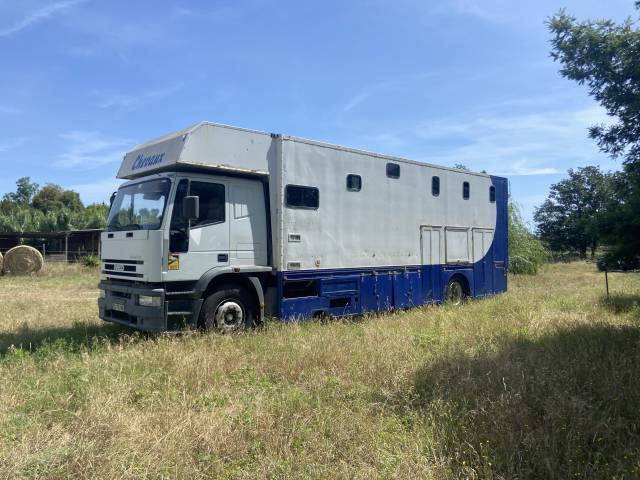 Camion 5 chevaux et très grand homecar