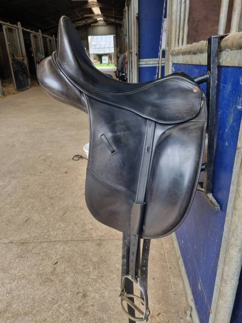 Selle de dressage
