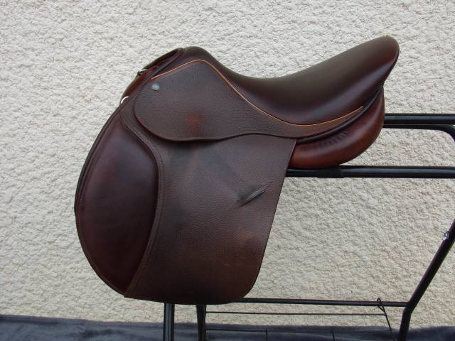 Selle obstacle childeric en superbe état 17'
