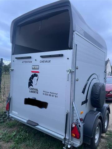 Location van cheval liberté alumine 2 places