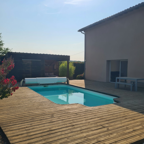 Propriété maison +piscine + puit+ 1 hectare