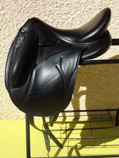 Selle dressage devoucoux makila lab e 17'5