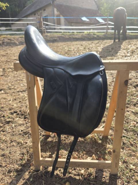 Selle de dressage devoucoux makila s 17.5