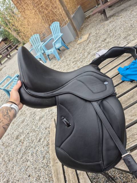 Selle dressage ikonic 17’