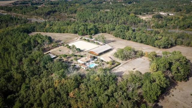 Propriété équestre sur + de 21 hectares – 3 logements