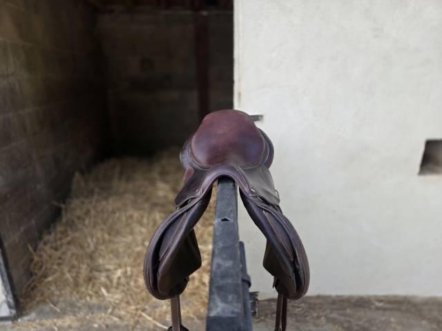 Selle gbs, siège plat, parfait état