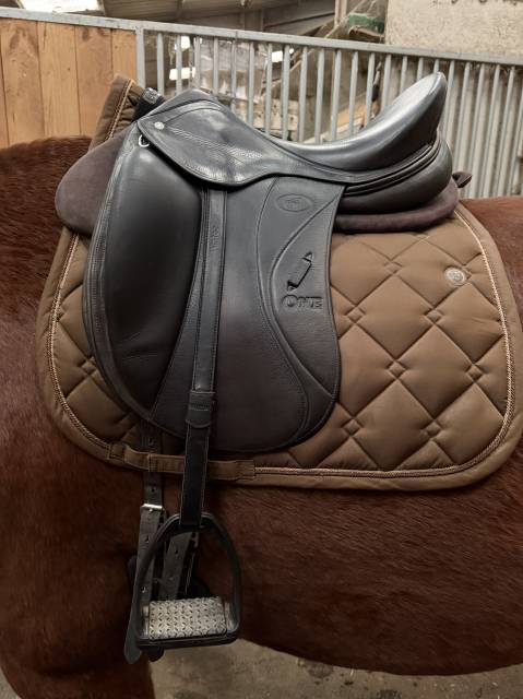 Selle de dressage hervé godignon one 17