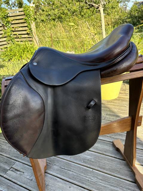 Selle cwd  taille 17’5