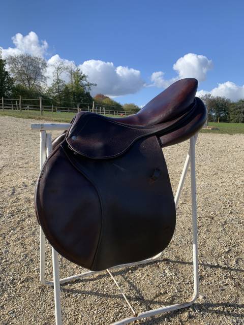 Selle cwd 17 pouces en excellent état