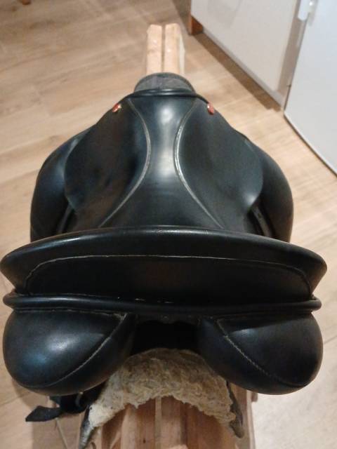  a vendre selle de dressage 