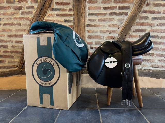 Selle forestier club - 17'' - arcade ouverte - noire