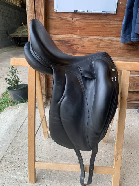 Selle de dressage devoucoux mendia 