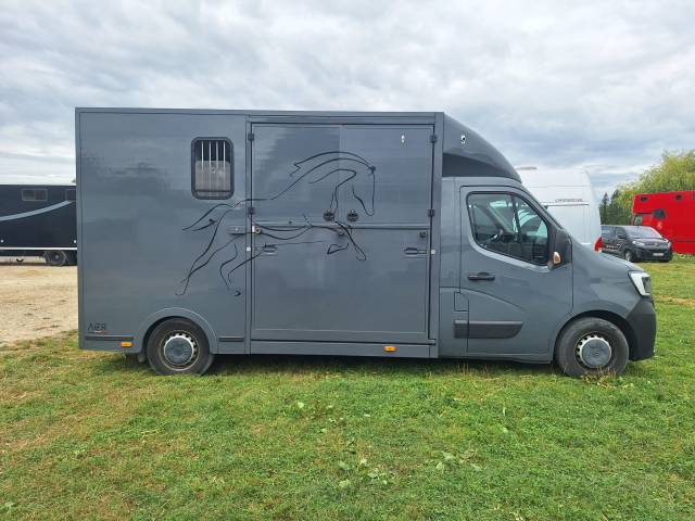 Vl chevaux stalle 