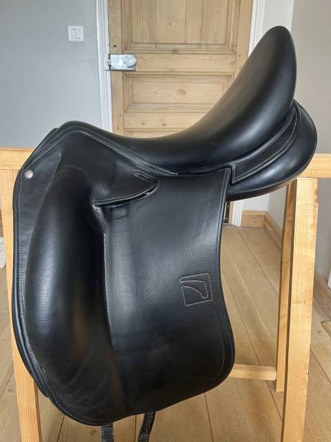 Selle dressage childeric dpl 17,5