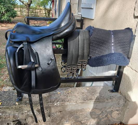 Vends selle de dressage prestige venus, cuir noir.