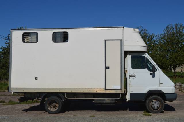 Camion chevaux b110