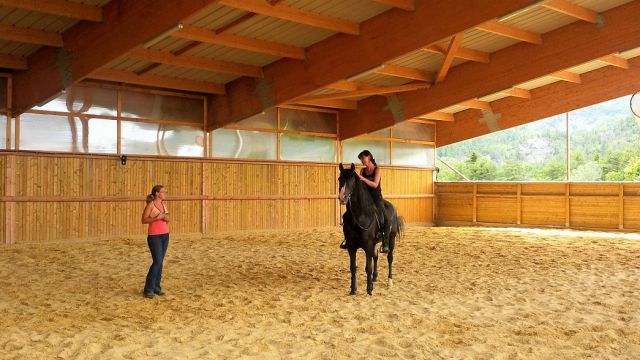 Ferme de la bâtie neuve: écurie western provence