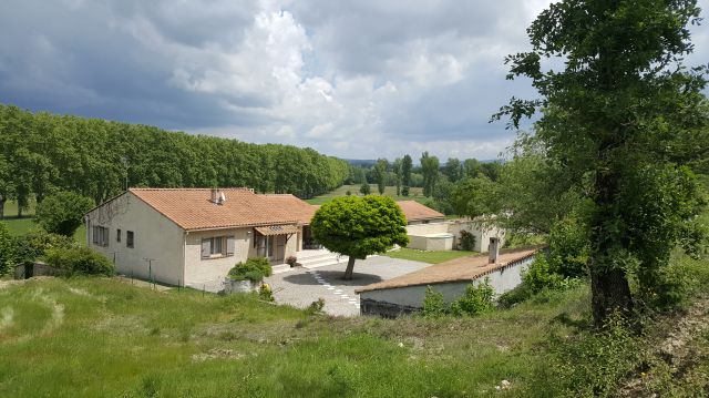 Gîte équestre 130m2 8 personnes au cœur du lubéron