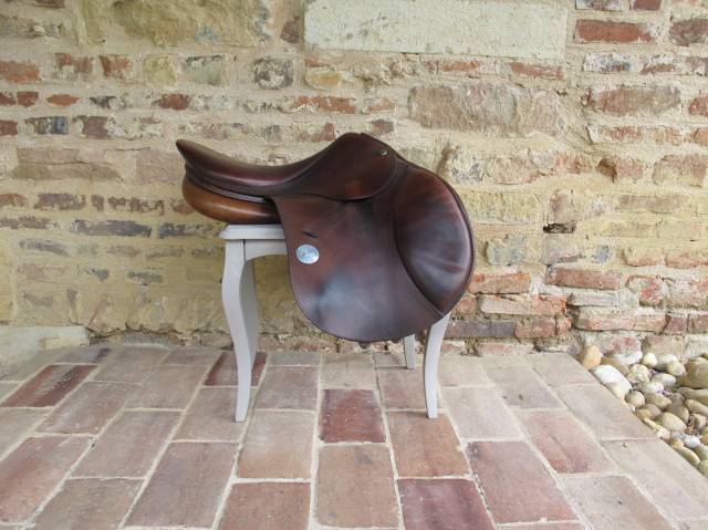 Selle modèle mistral meyer selles semi creuse 17 q4 - réf. 173