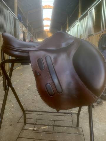 Selle d'obstacle semi-creuse gbs 17.5 de 2018