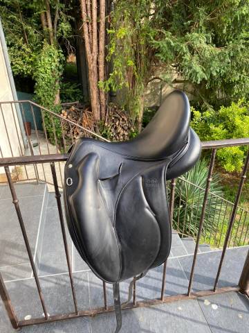 Selle de dressage devoucoux