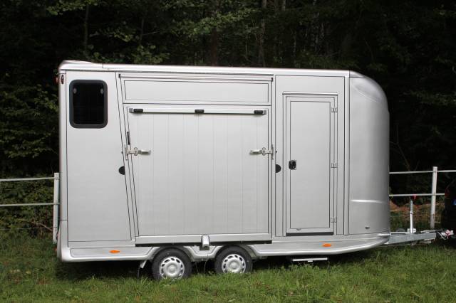 Remorque anka 2 chevaux + home car & sellerie