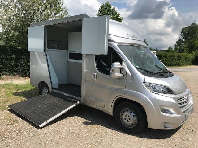 Location camion chevaux lyon 69 (dardilly)