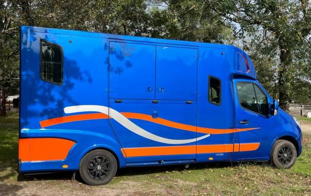 Location camion pour chevaux gastes