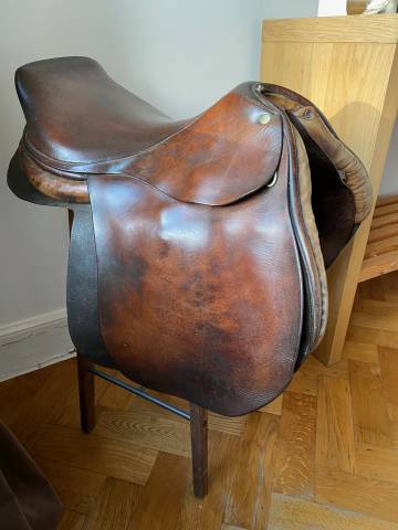 Selle de dressage portugaise