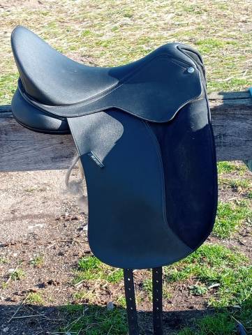 Selle wintec 500 dressage etat neuf 17,5