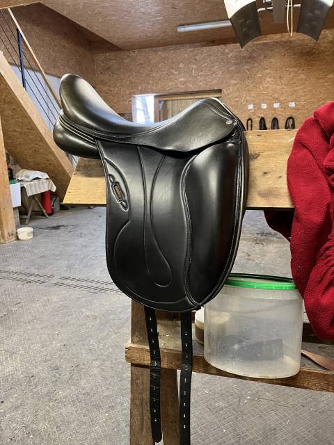 Vend selle de dressage equipe modèle oracle 