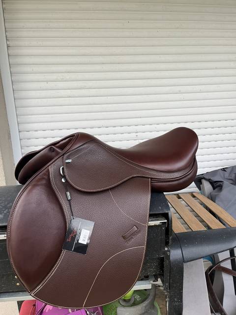 Selle mixte timerider   neuve 900 euros neg. 17,5 '' 