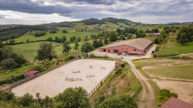 Domaine equestre prox roanne
