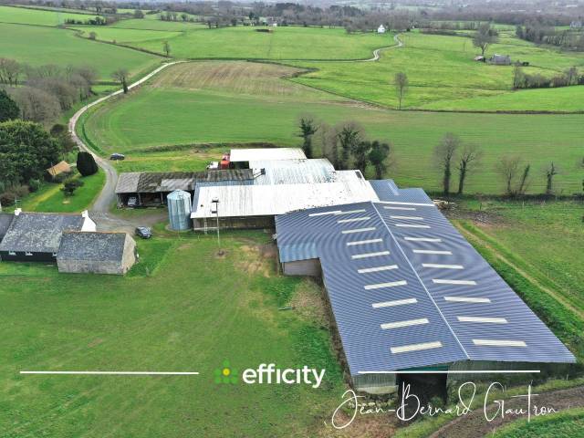 35 hectares - 3500 m² de hangars - ferme -155 m²