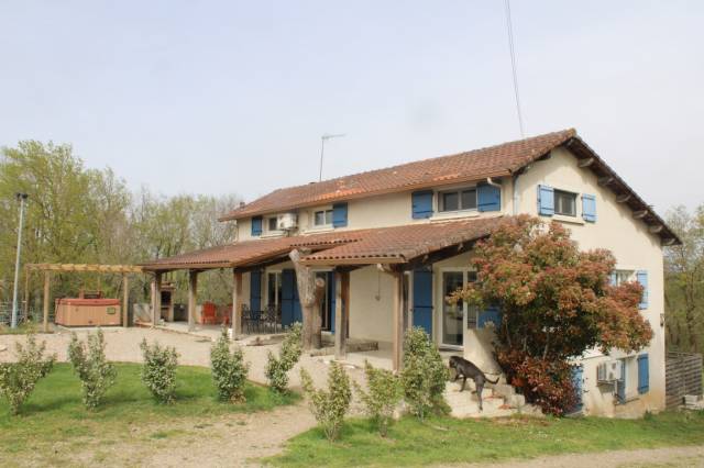 Propriete equestre  de 4 hect avec gites proche carmaux