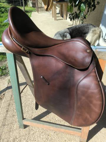 Selle bates 17,5 pouces 