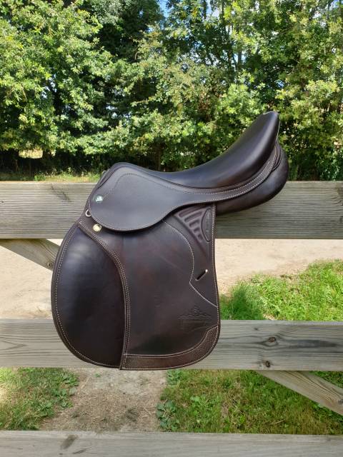 Selle prestige versailles cuir 17,5