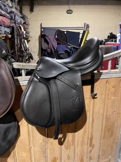 Selle rebelle noire 17,5
