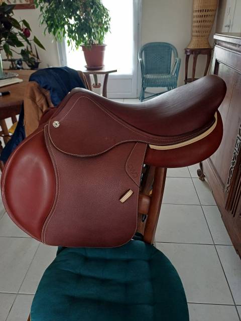 Selle neuve jamais utilisee classique pour cso