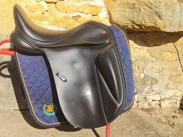 Selle de dressage 18
