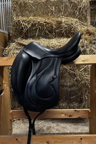 Selle antares modèle cadence dressage17,5 pouces 