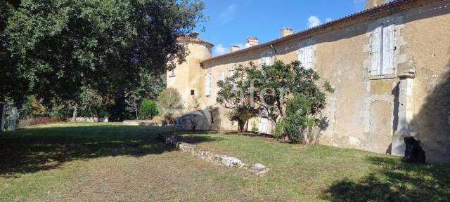 Propriété de 26 ha avec château à rénover