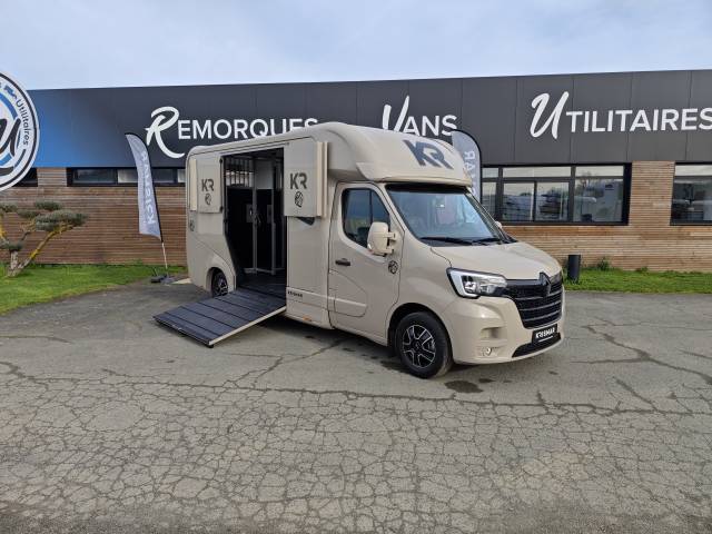 Camion 2 chevaux krismar 5 places assises stalles