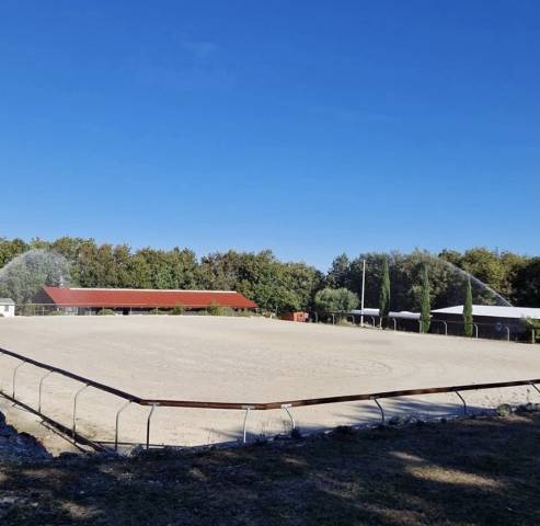 Propriete equestre 13 ha, 20 boxes 