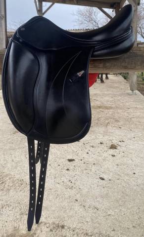 Selle de dressage équipe modèle élégance 17