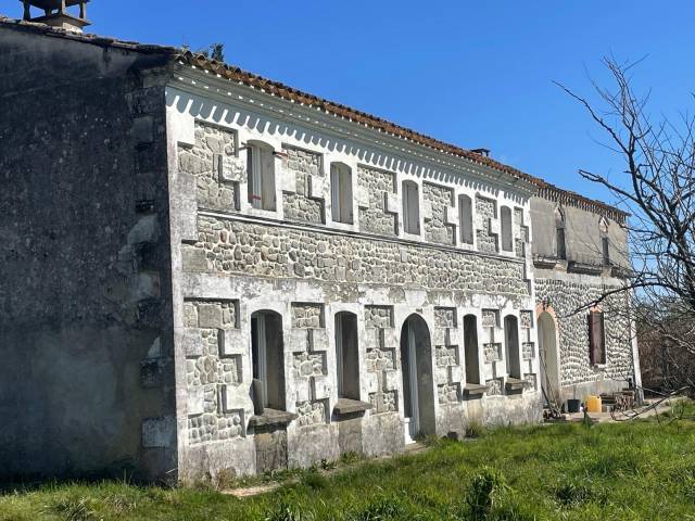 Propriété équestre 15 mn de montguyon (17) sur 30 ha