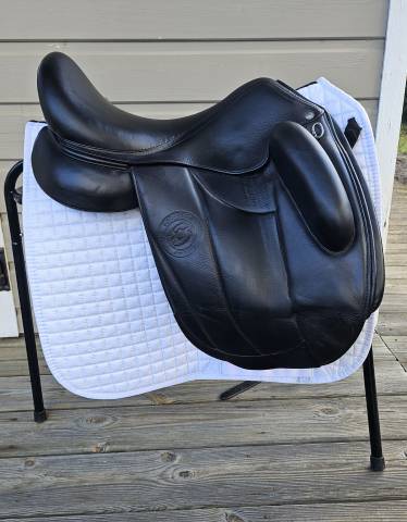 Selle de dressage aachen forestier 