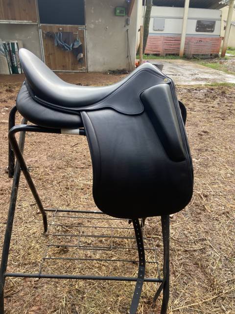 Selle de dressage aulion 18 pouces neuve