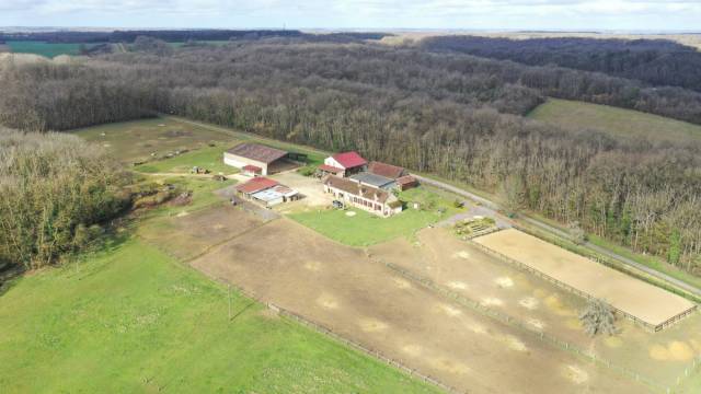 Charmante propriété équestre de 11 hectares en bourgogne