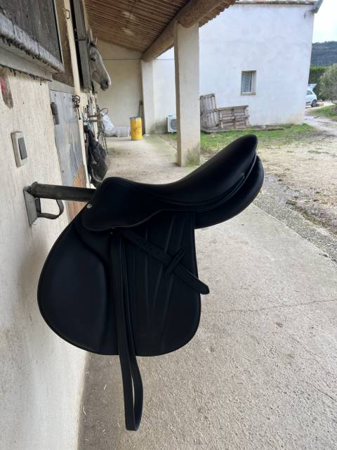 Selle semi creuse noire cso butet 2024